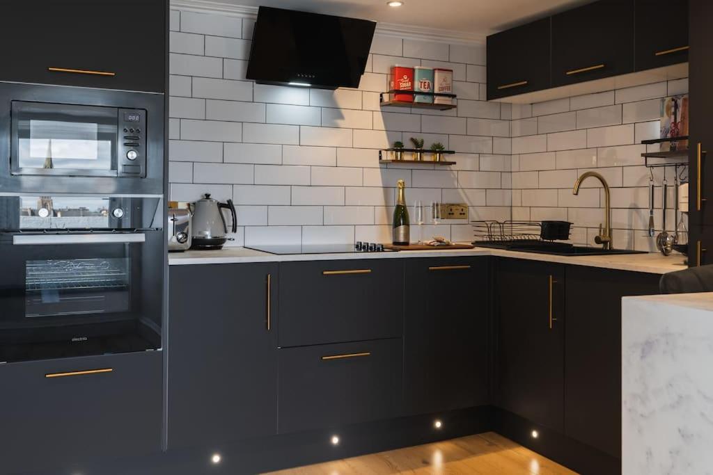 The West End Loft - 5* Retreat - Private Parking! Daire Glasgow Dış mekan fotoğraf